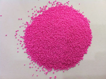 洗浄力がある粉のピンクは粉末洗剤のための色の斑点に斑点をつけます
